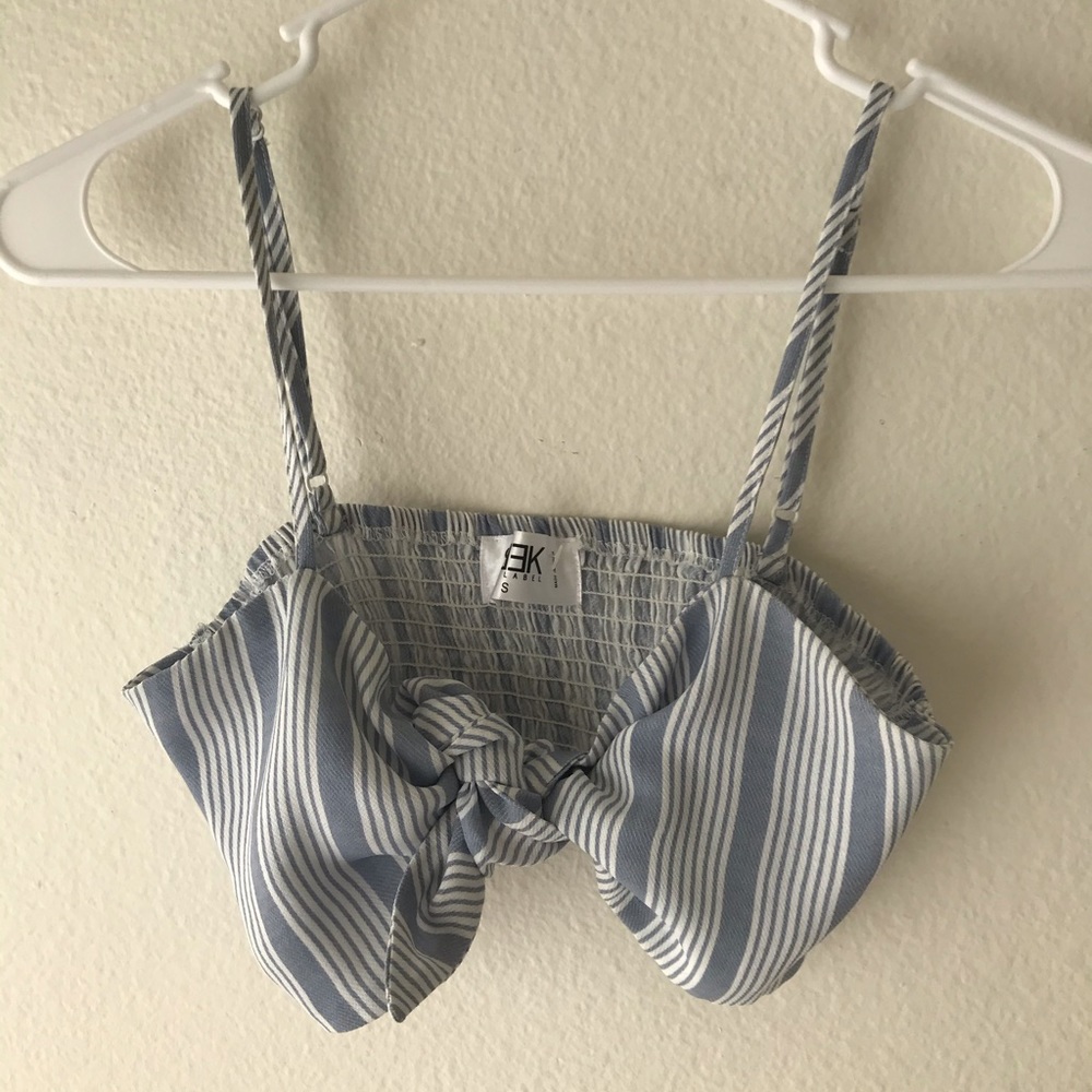 seek the label crop top